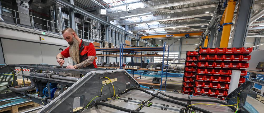 Eine Brennstoffzellenfabrik. In diesen Anlagen wird an mehreren Stellen Temperaturmesstechnik benötigt.