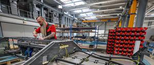 Eine Brennstoffzellenfabrik. In diesen Anlagen wird an mehreren Stellen Temperaturmesstechnik benötigt.