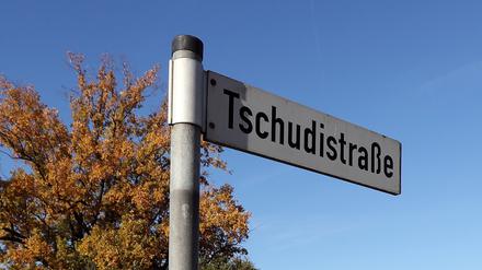 In der Tschudistraße in Krampnitz wird gebaut. Sie ist halbseitig gesperrt.