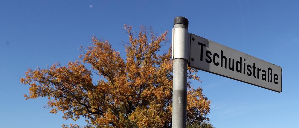 In der Tschudistraße in Krampnitz wird gebaut. Sie ist halbseitig gesperrt.