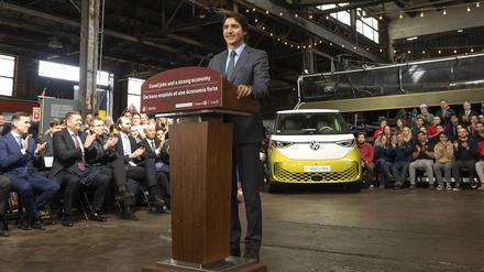 2023 kündigte VW den Bau einer großen neuen E-Auto-Batteriefabrik in Ontario an, die Regierung von Premierminister Justin Trudeau unterstützt das Projekt mit umgerechnet mehr als acht Milliarden Euro Fördergeldern.