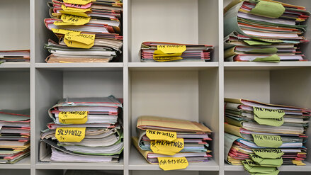 Zuerst die Formulare? Wichtiger als Finanzpakete sind grundlegende Reformen, sagt Stefan Evers.