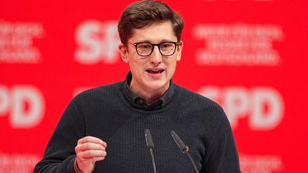  Philipp Türmer (SPD), Juso Bundesvorsitzender, spricht beim außerordentlichen SPD-Bundesparteitag. 