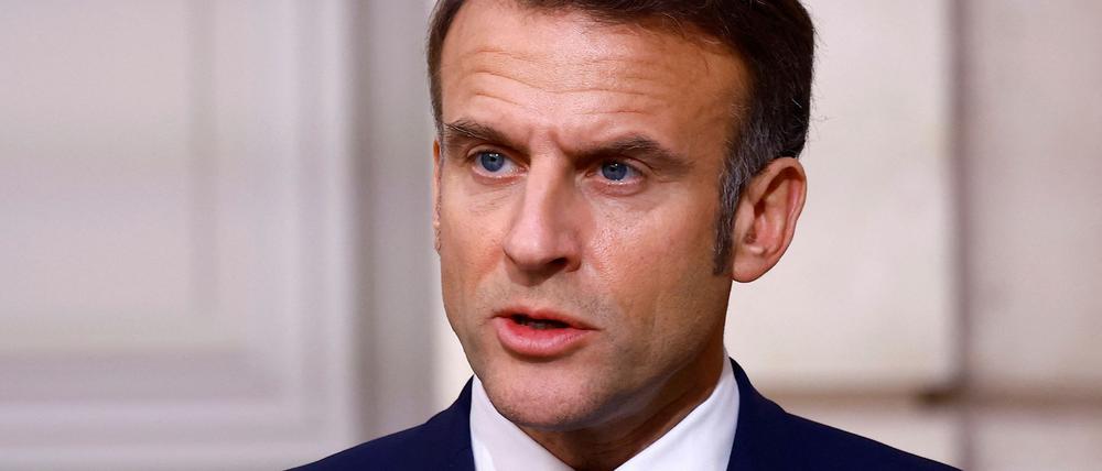 Frankreichs Präsident Macron will bei einem Friedensschluss in der Ukraine als Sicherheitsgarantie auch Truppen dorthin entsenden. (Archivbild)