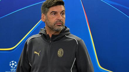 Als Trainer von Lyon muss wegen einer Strafe monatelang aussetzen.