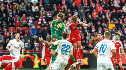 Union Berlin bestreitet seine Heimspiele im April jeweils zu später Anstoßzeit. 