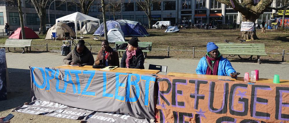 Pressekonferenz auf dem Oranienplatz in Kreuzberg.