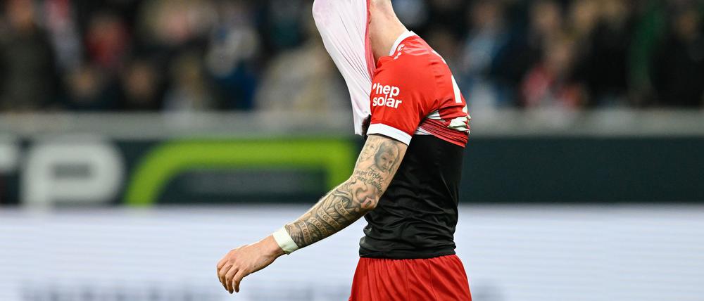 Jeff Chabot und fünf weitere Innenverteidiger stehen dem VfB in Kiel nicht zur Verfügung.