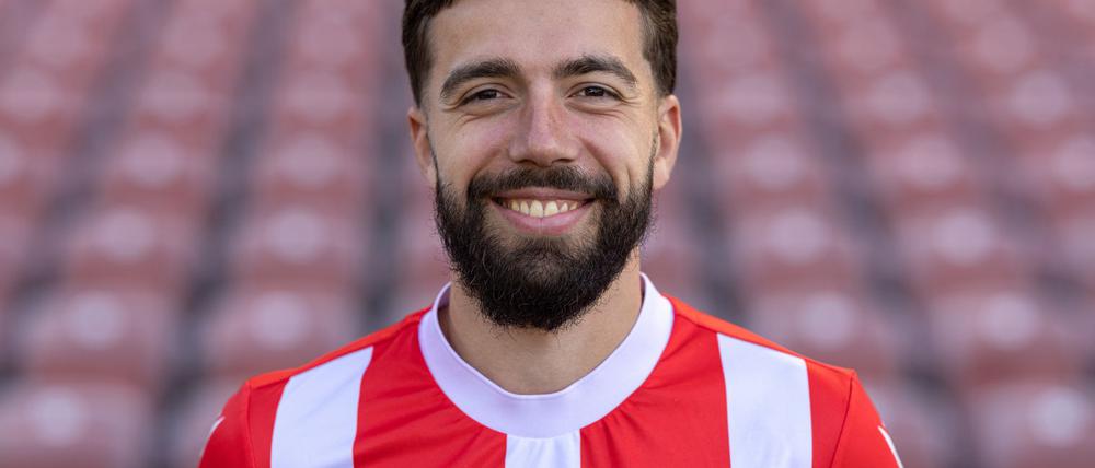 Dominik Pelivan hat seinen Vertrag bei Energie Cottbus verlängert.
