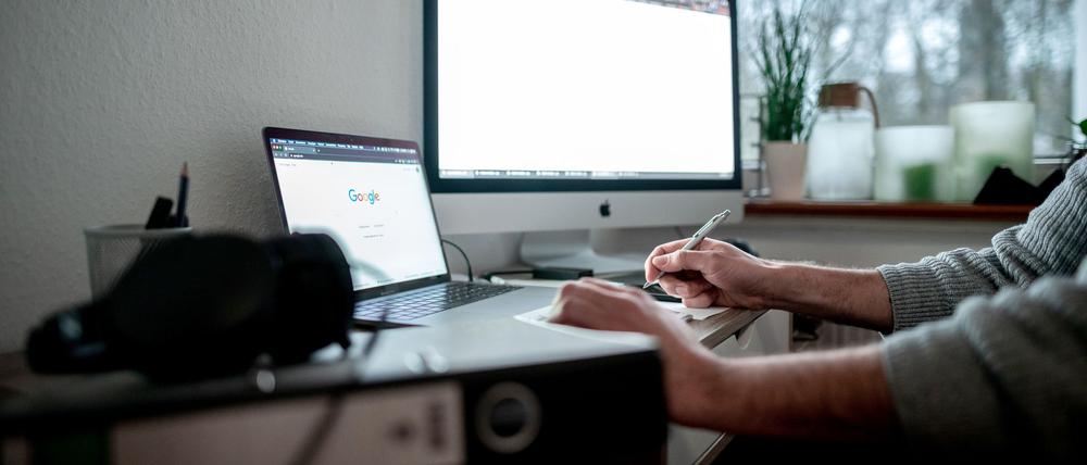 Die Arbeit im Homeoffice erleichtert es Beschäftigten, Beruf und Privatleben zu vereinbaren.