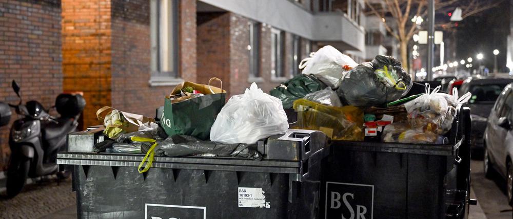 Am Donnerstag wurde berlinweit von der BSR kein Müll abgeholt. (Archivbild)