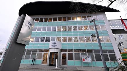 Fassade des Verwaltungsstandorts Edisonallee. Hier sollen demnächst neue Bürgerservice-Schnellschalter eröffnen.