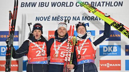 Emilien Jacquelin (M) sicherte sich den Sieg in Nove Mesto.