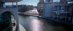 Die Sonne scheint im Berliner Regierungsviertel.