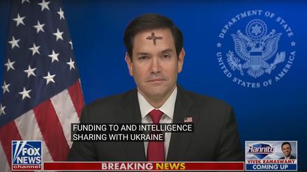 US-Außenminister Marco Rubio irritiert mit einem aufgemalten Kreuz auf der Stirn in einem Interview mit dem Nachrichtensender Fox News.