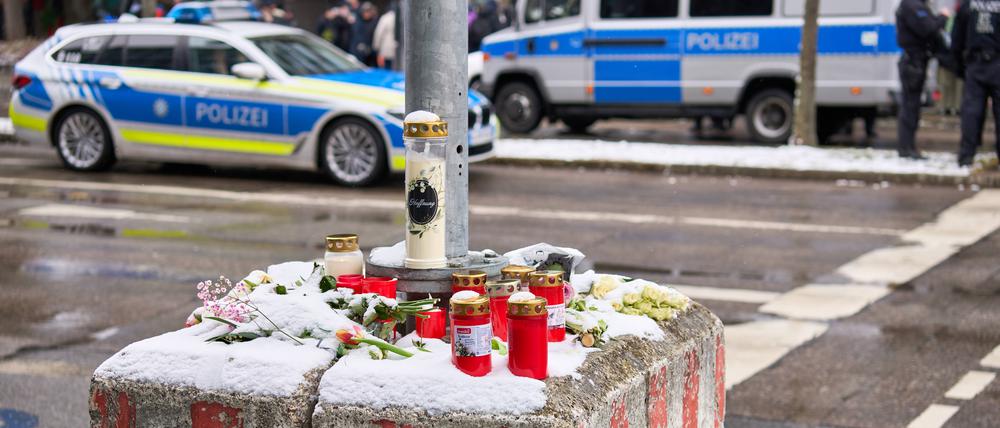 Gedenkstelle mit Grabkerzen nach dem Auto-Anschlag in München