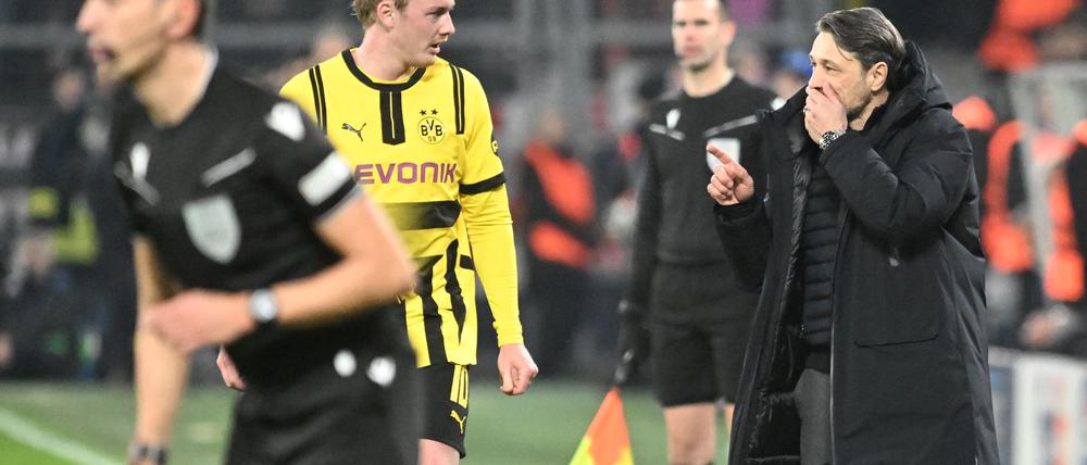 Niko Kovac steht hinter seinem Spielmacher Julian Brandt.