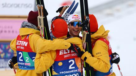 Ein überglückliches deutsches Team im Ziel.