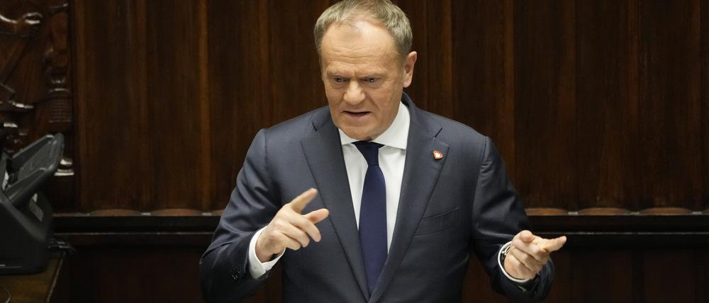 07.03.2025, Polen, Warschau: Der polnische Ministerpräsident Donald Tusk spricht im Sejm, dem Unterhaus des Parlaments, in Warschau. Foto: Czarek Sokolowski/AP/dpa +++ dpa-Bildfunk +++