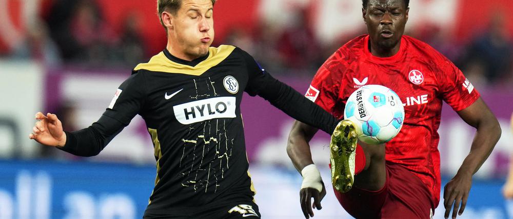 Ragnar Ache (r) brachte den 1. FC Kaiserslautern gegen die SV Elversberg in Führung.