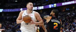 Nikola Jokic setzt immer neue Maßstäbe in der NBA.