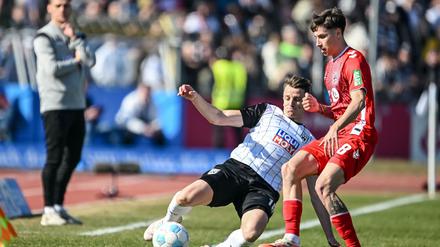 Kampf und Krampf: Der SSV Ulm und der 1. FC Köln zeigten bis zur Halbzeitpause kaum Spielfreude.