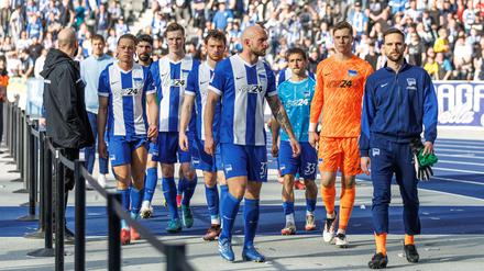 Nach der Niederlage gegen Schalke fiel der Gang für die Berliner in die Fankurve schwer. 