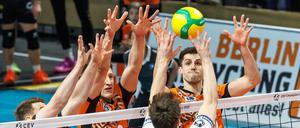 Die BR Volleys konnten die Angriffe der Lüneburger nur bedingt abwehren.