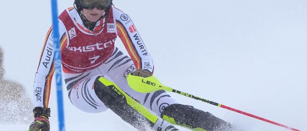 Im ersten Lauf hatte Lena Dürr noch die richtige Startnummer am Leib.