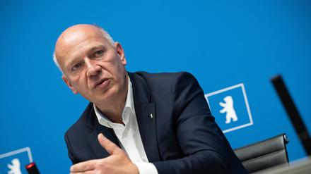ARCHIV - 21.08.2024, Berlin: Kai Wegner (CDU), Regierender Bürgermeister von Berlin, spricht während einer Pressekonferenz im Roten Rathaus. (zu dpa: «Wegner lobt Einigung im Bund: Weg für stabile Regierung») Foto: Sebastian Christoph Gollnow/dpa +++ dpa-Bildfunk +++