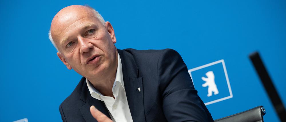 ARCHIV - 21.08.2024, Berlin: Kai Wegner (CDU), Regierender Bürgermeister von Berlin, spricht während einer Pressekonferenz im Roten Rathaus. (zu dpa: «Wegner lobt Einigung im Bund: Weg für stabile Regierung») Foto: Sebastian Christoph Gollnow/dpa +++ dpa-Bildfunk +++