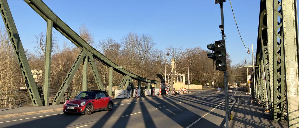 Bauarbeiten an der Glienicker Brücke.