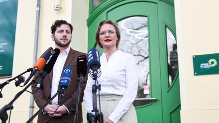Felix Banaszak, Bundesvorsitzender von Bündnis 90/Die Grünen, und Franziska Brantner, Bundesvorsitzende von Bündnis 90/Die Grünen, geben eine Pressekonferenz als Reaktion auf die Sondierungsgespräche zwischen Union und der SPD. 