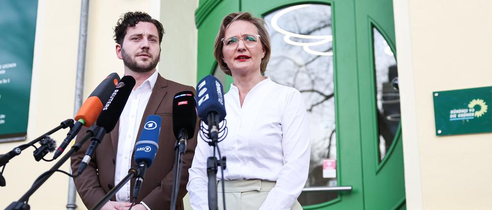 Felix Banaszak, Bundesvorsitzender von Bündnis 90/Die Grünen, und Franziska Brantner, Bundesvorsitzende von Bündnis 90/Die Grünen, geben eine Pressekonferenz als Reaktion auf die Sondierungsgespräche zwischen Union und der SPD. 