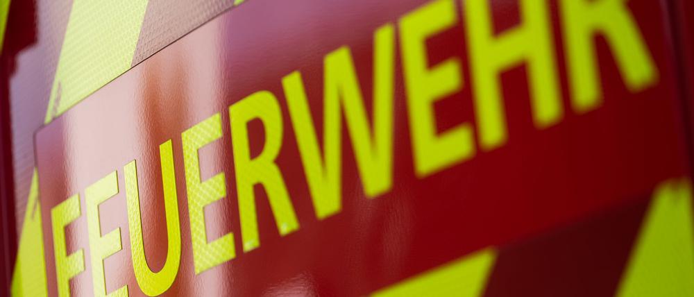 Feuerwehr im Großeinsatz in Eberswalde: Ein Dachstuhl in einem Wohnblock brennt. (Symbolbild)