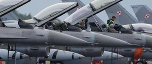 US-Kampfjets vom Typ F-16 während eines Nato-Manövers. (Archivbild)