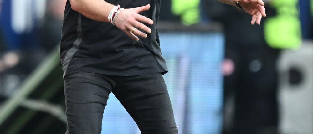 Union Berlins Trainer Steffen Baumgart sah im Spiel bei Eintracht Frankfurt zum vierten Mal in dieser Saison die Gelbe Karte und ist in der Heimpartie gegen Bayern München gesperrt.