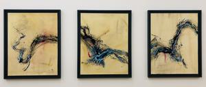 Blick in die Ausstellung „Cross Winds“ der Malerin Jac Carley in der TAA Galerie in der Berliner Fasanenstraße.