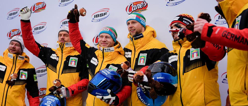 Deutscher Dreifacherfolg im Zweierbob bei der WM in Lake Placid. 