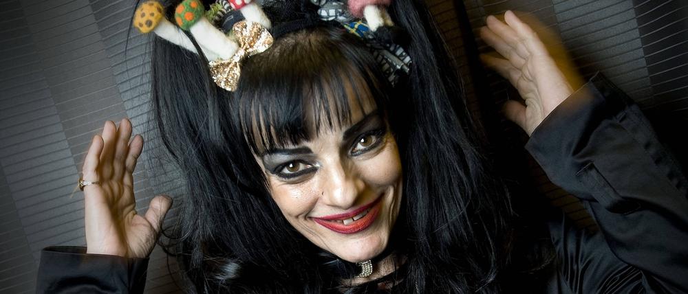 Nina Hagen mit einer ihrer typischen kreativen Haarkreationen. 
