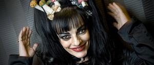 Nina Hagen mit einer ihrer typischen kreativen Haarkreationen. 