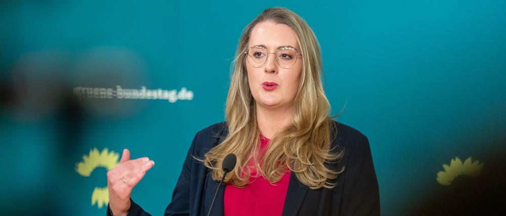 05.03.2025, Berlin: Katharina Dröge, Bundestags Fraktionsvorsitzende von Bündnis 90/Die Grünen spricht bei einem Statement nach dem Treffen mit dem Kanzlerkandidaten der Union und CDU-Bundesvorsitzenden, Merz, im Bundestag. Foto: Michael Kappeler/dpa +++ dpa-Bildfunk +++