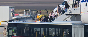 Im Flieger sollen auch sogenannte Ortskräfte sitzen, die in der Vergangenheit in Afghanistan die Bundeswehr unterstützt haben. 