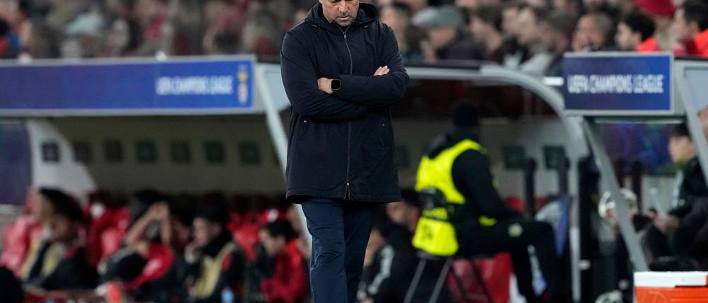 Hansi Flick und seine Schützlinge vermissen den verstorbenen Teamarzt. (Foto Archiv)