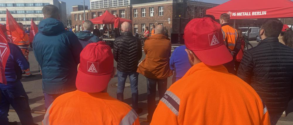 Die IG Metall rief zur zweiten Kundgebung seit den Krisennachrichten des Zugbauers mit Werk in Pankow.