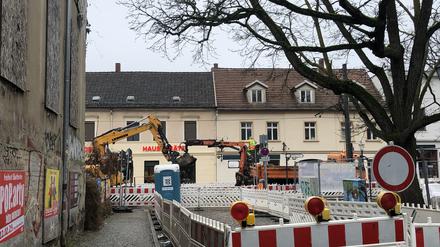 Bauzäune und Bagger in der Köpenicker Altstadt. 