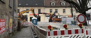 Bauzäune und Bagger in der Köpenicker Altstadt. 