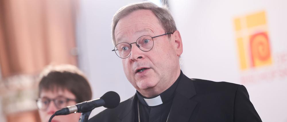 Georg Bätzing, Vorsitzender der Deutschen Bischofskonferenz, spricht vor der Frühjahrsvollversammlung der Deutschen Bischofskonferenz zu Journalisten.
