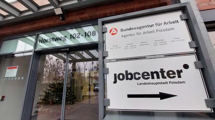 Der Eingang zur Bundesagentur für Arbeit im Potsdamer Horstweg.