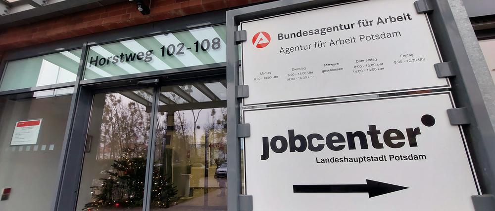 Der Eingang zur Arbeitsagentur in  Potsdam.